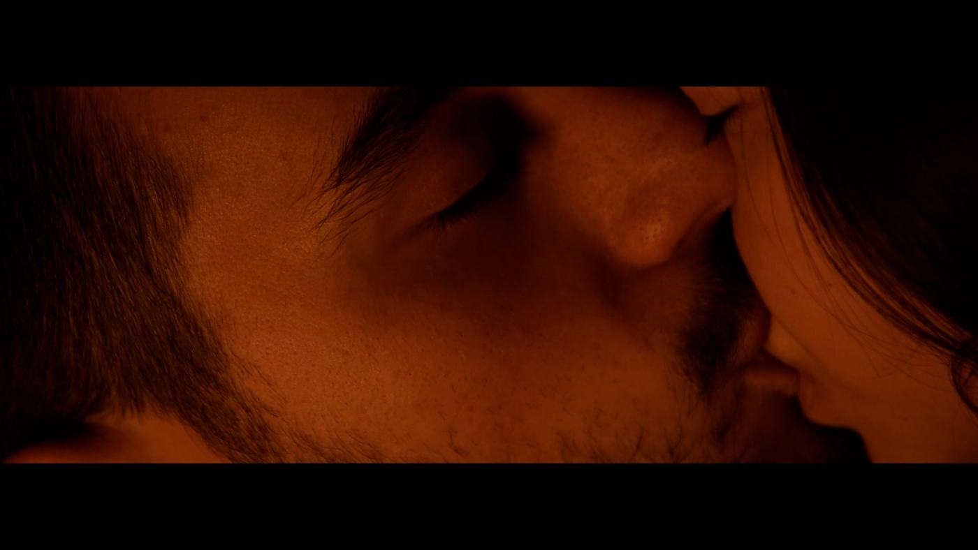 A face half lost in red light (1/10)