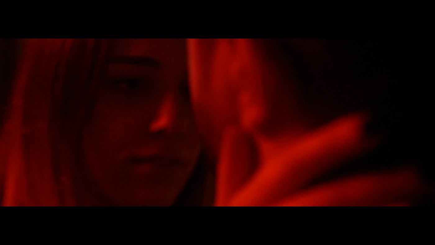 A face half lost in red light (5/10)